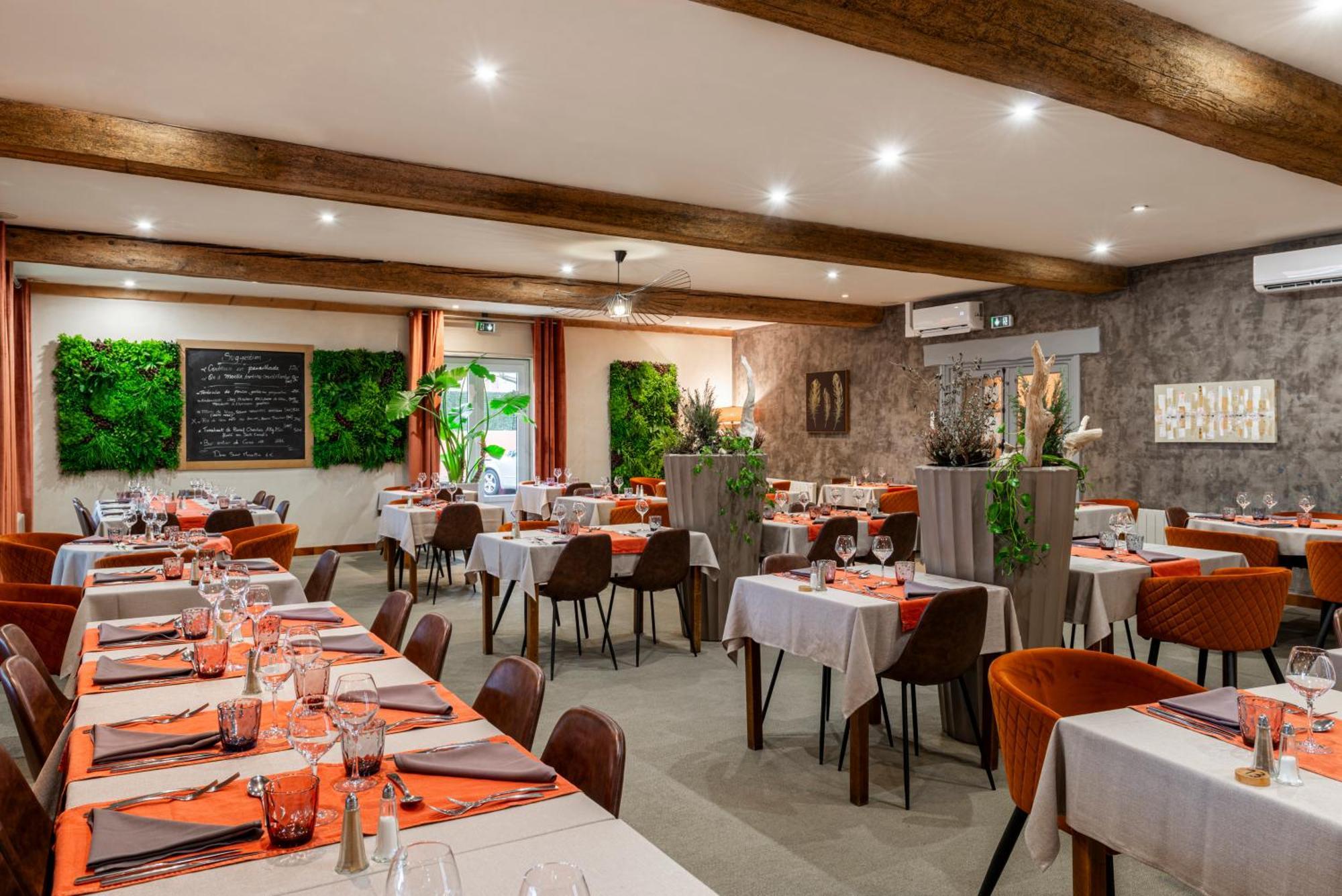 Logis Hotel-Restaurant Saint Romain Anse Exteriér fotografie