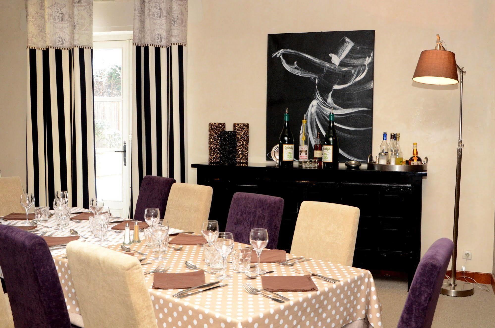 Logis Hotel-Restaurant Saint Romain Anse Exteriér fotografie